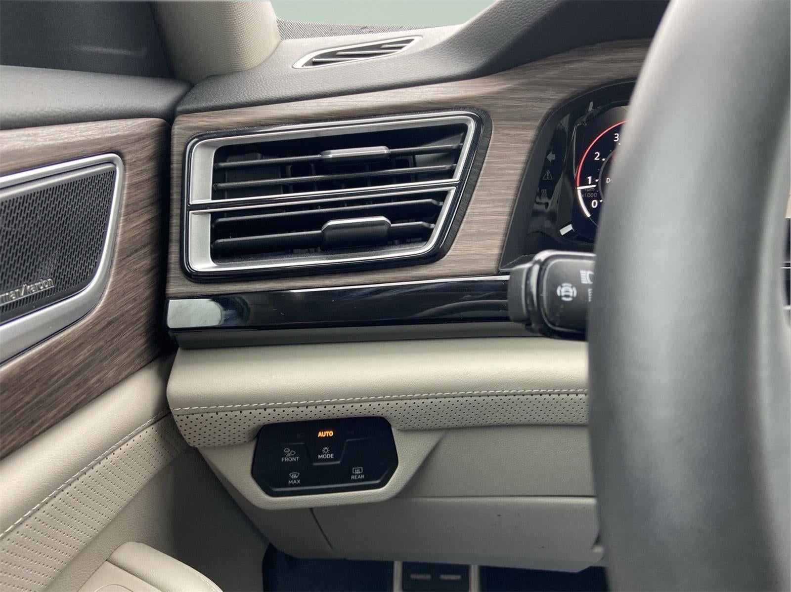 2025 Volkswagen Atlas 2.0T SEL Premium R-Line