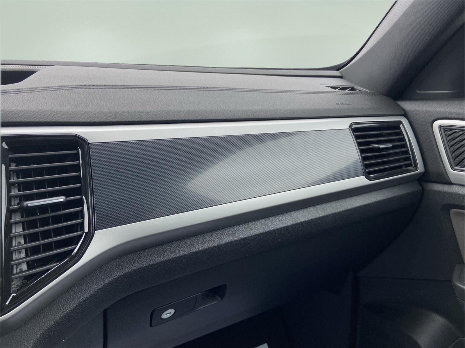 2022 Volkswagen Atlas Cross Sport 3.6L V6 SEL R-Line