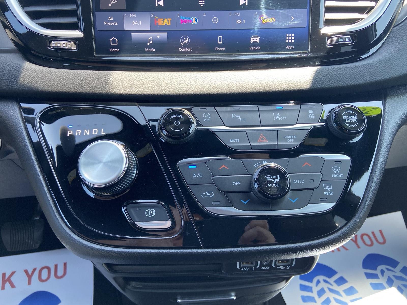 2025 Chrysler Pacifica Select