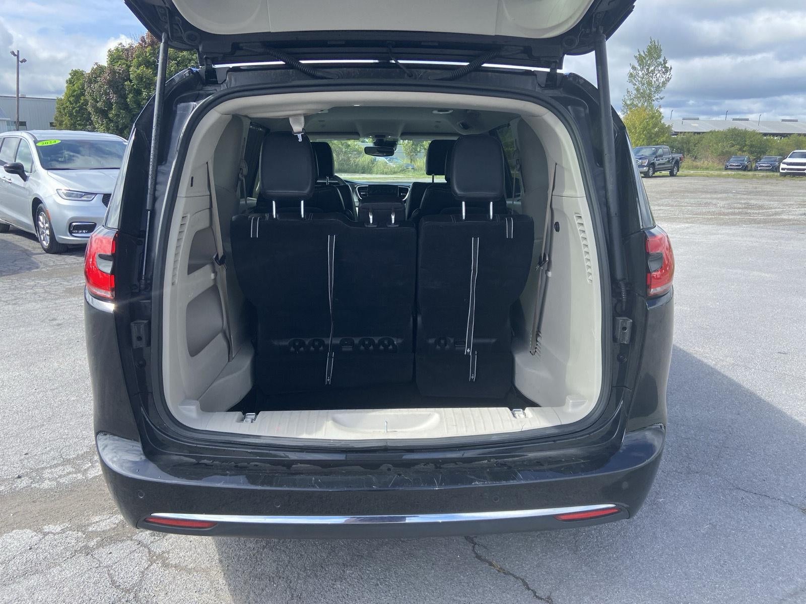 2024 Chrysler Pacifica Touring L
