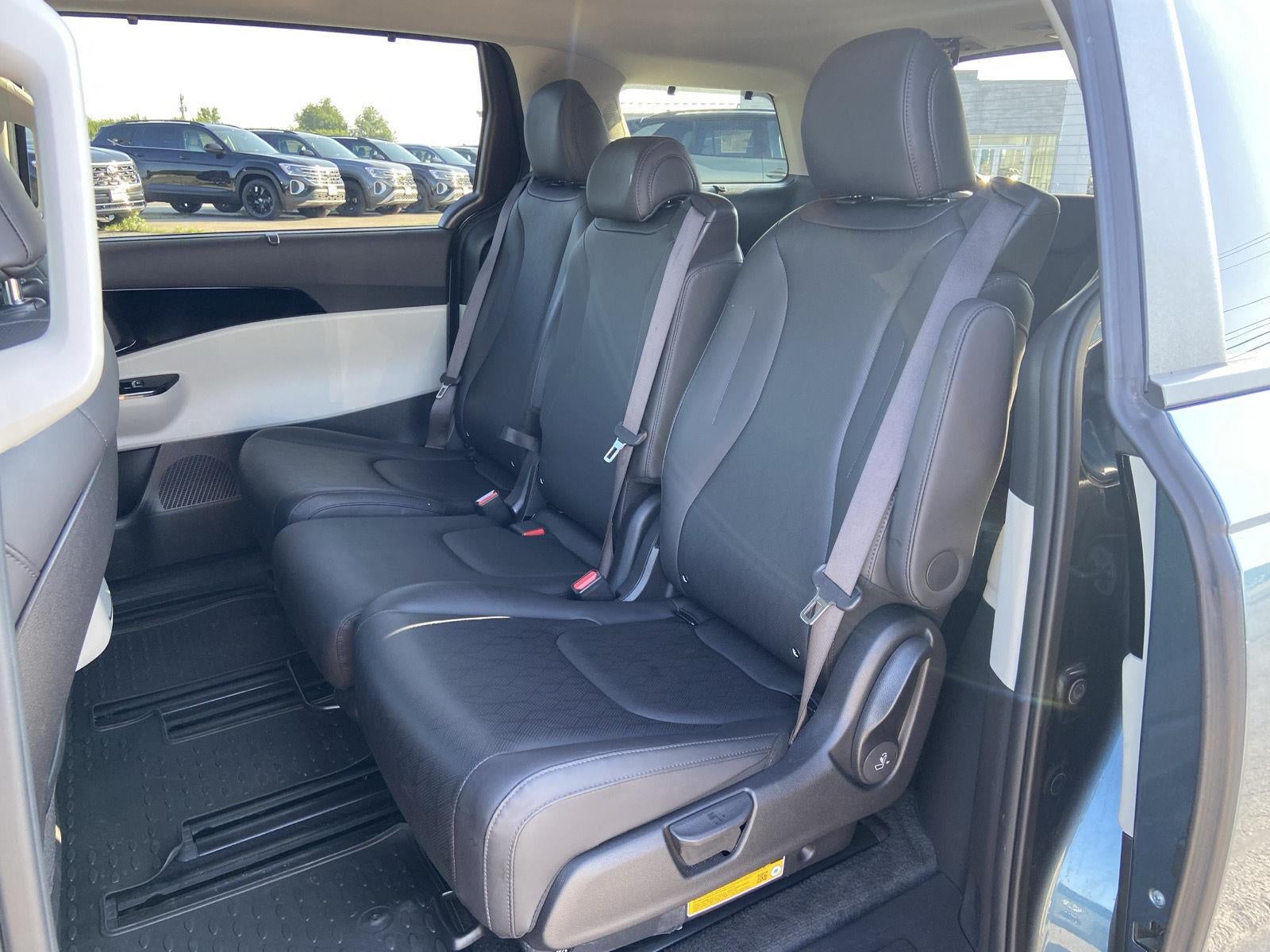 2023 Kia Carnival EX