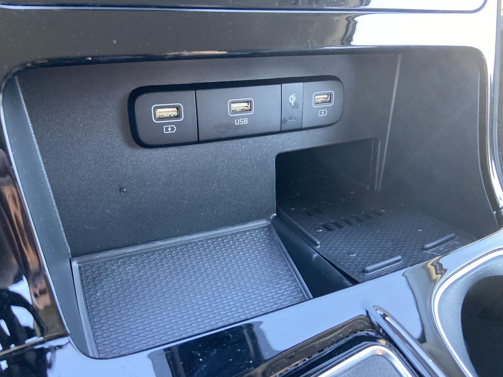 2023 Kia Carnival EX