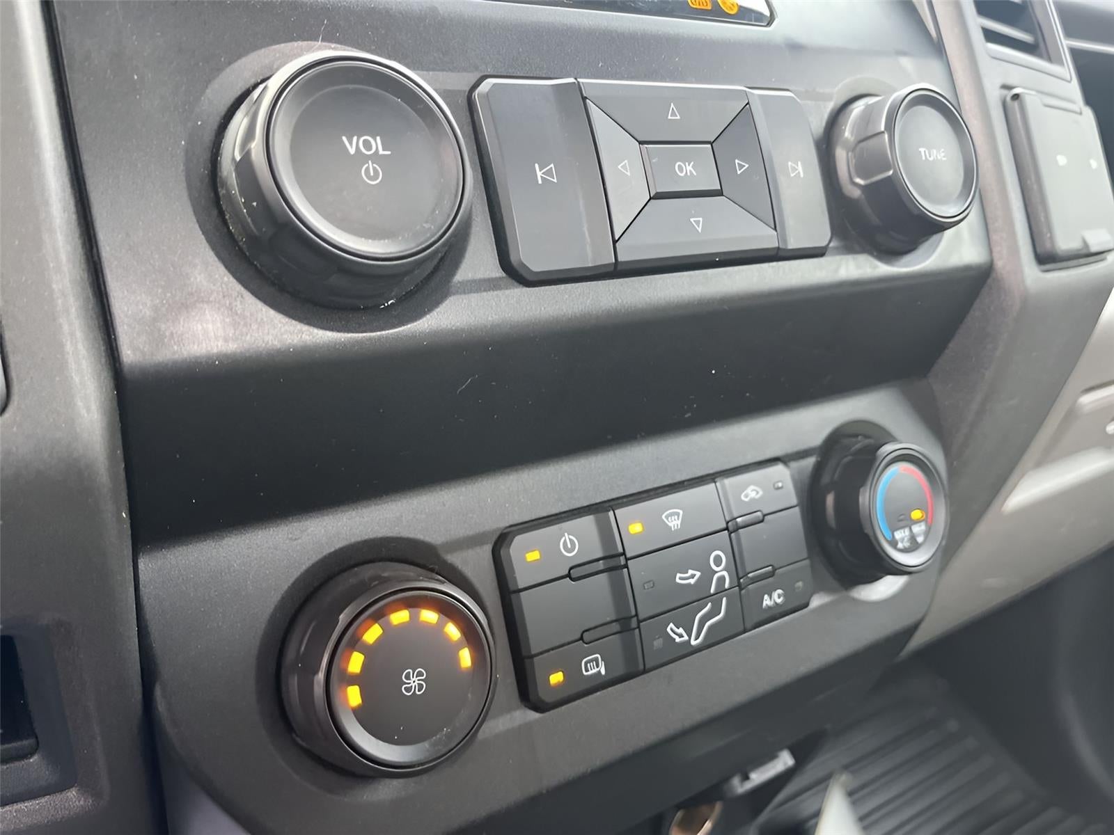 2022 Ford Super Duty F-350 SRW XL Flat bed with Plow