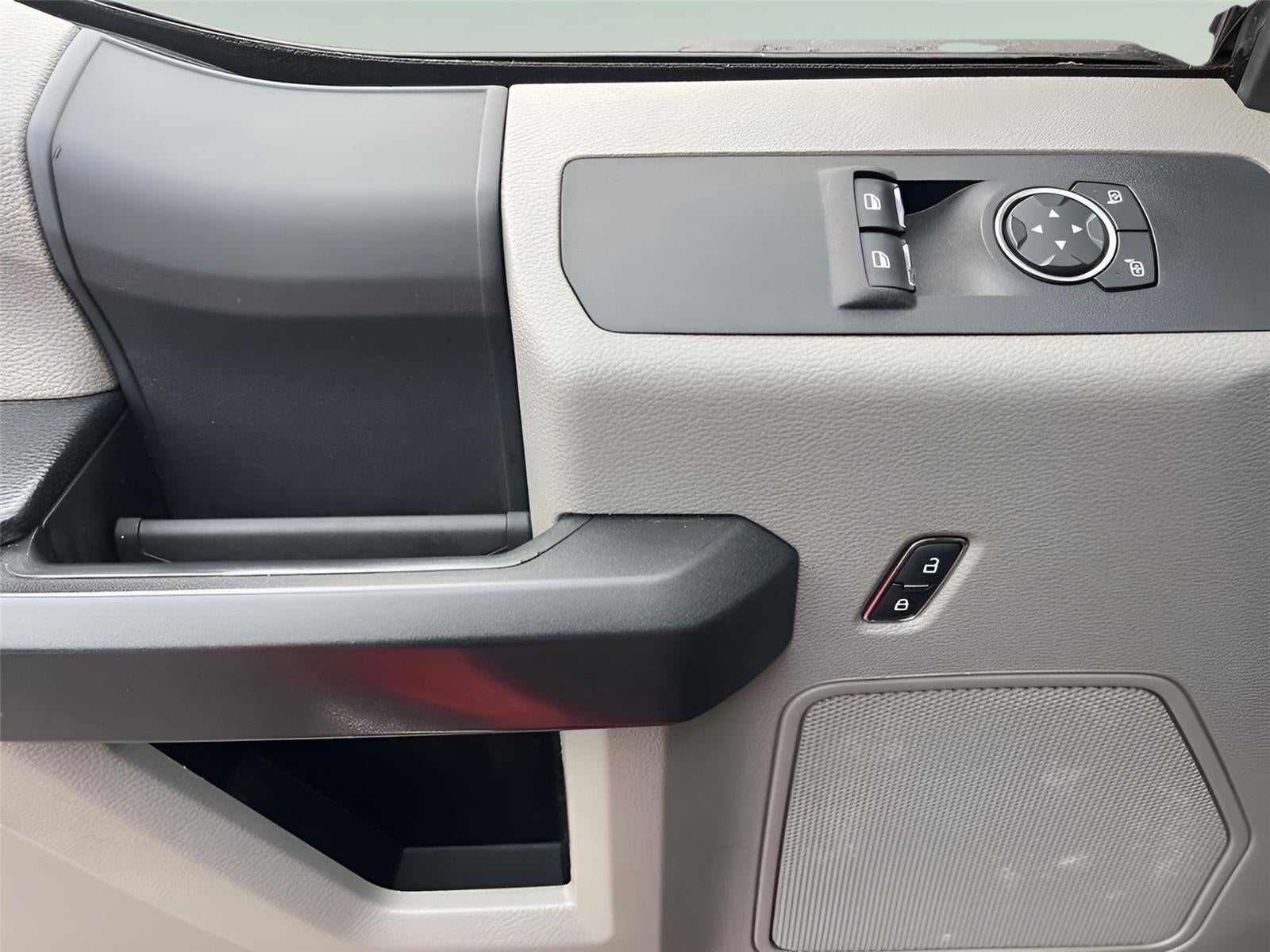 2022 Ford Super Duty F-350 SRW XL Flat bed with Plow