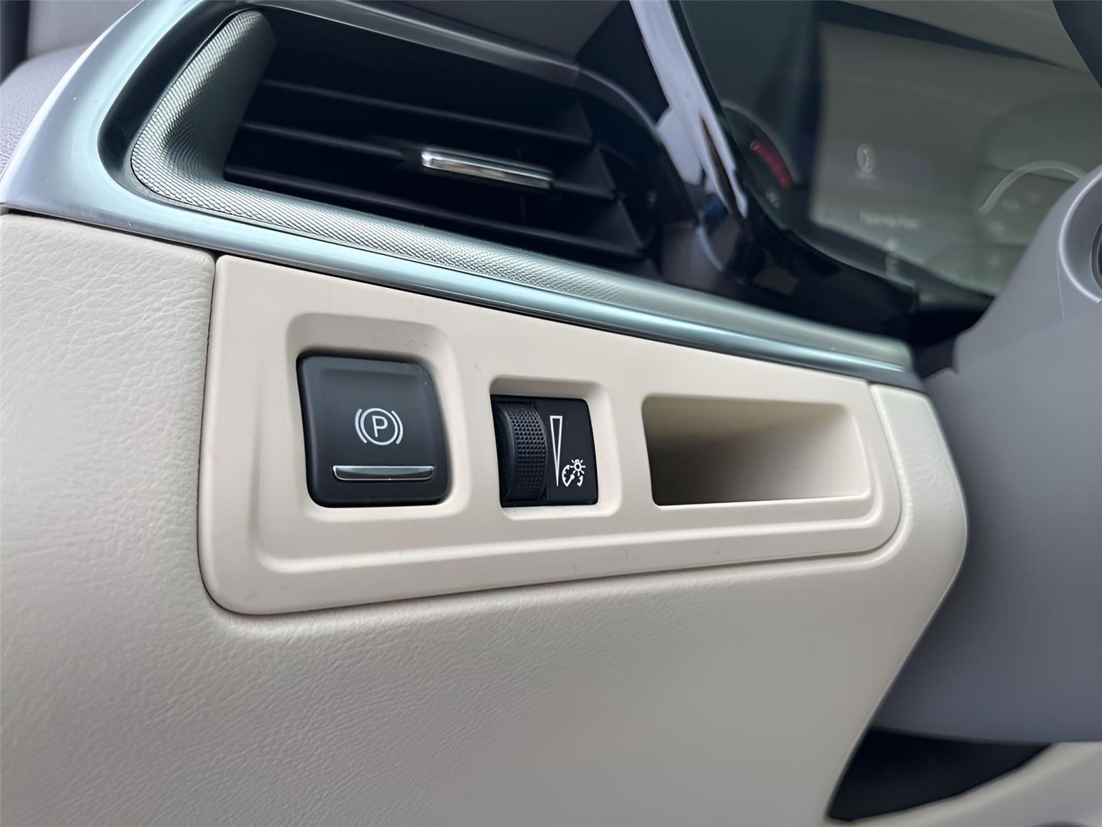 2022 Cadillac XT5 AWD Premium Luxury