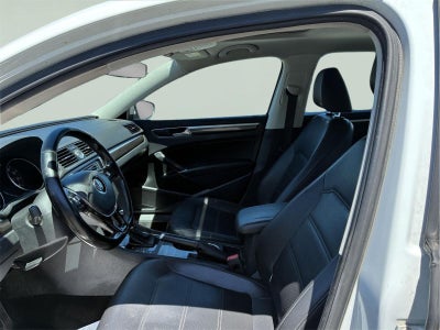 2016 Volkswagen Passat 1.8T SE w/Technology