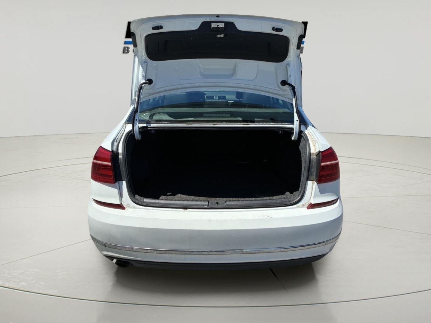 2016 Volkswagen Passat 1.8T SE w/Technology