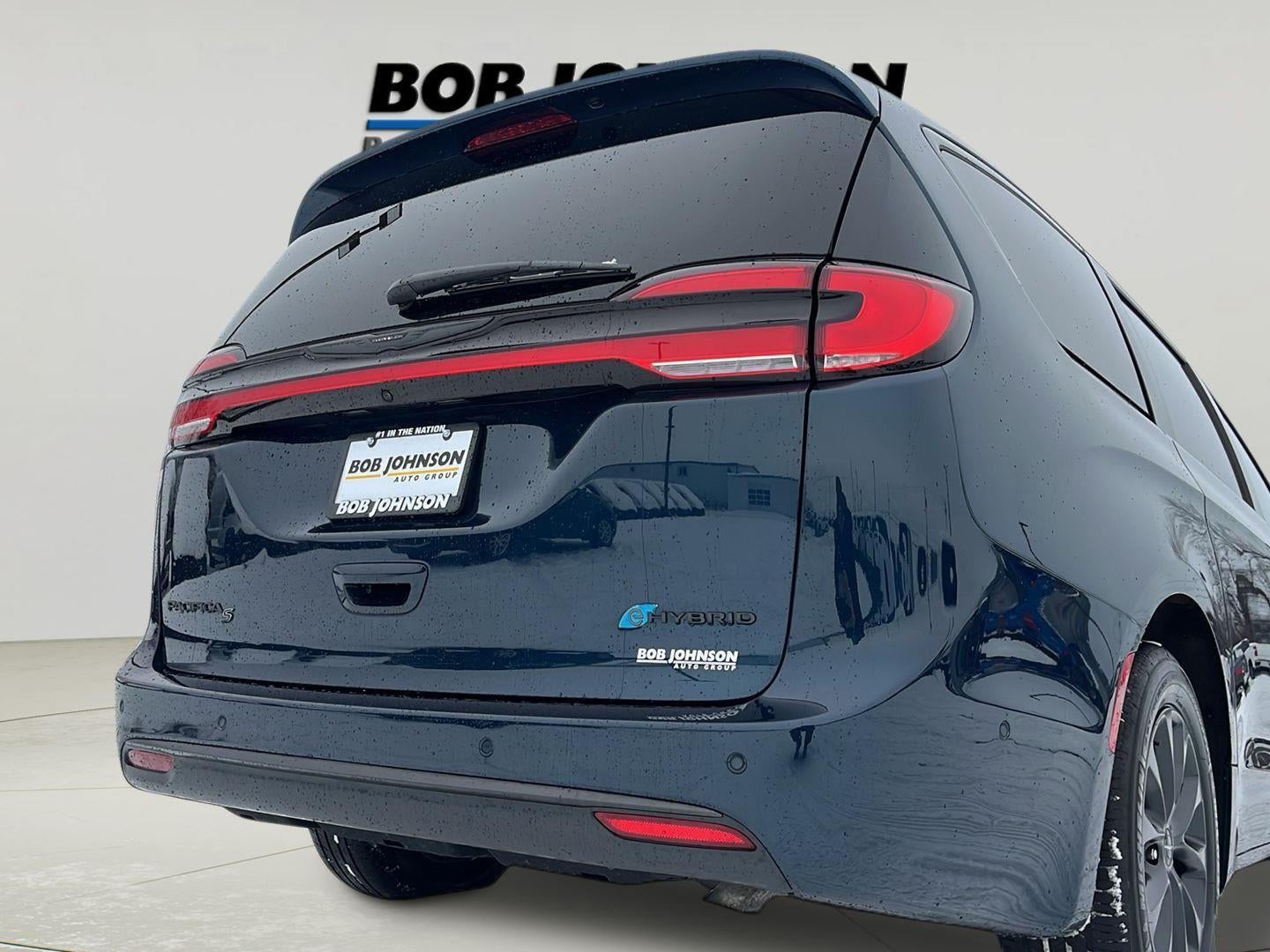 2024 Chrysler Pacifica Hybrid S Appearance Pkg