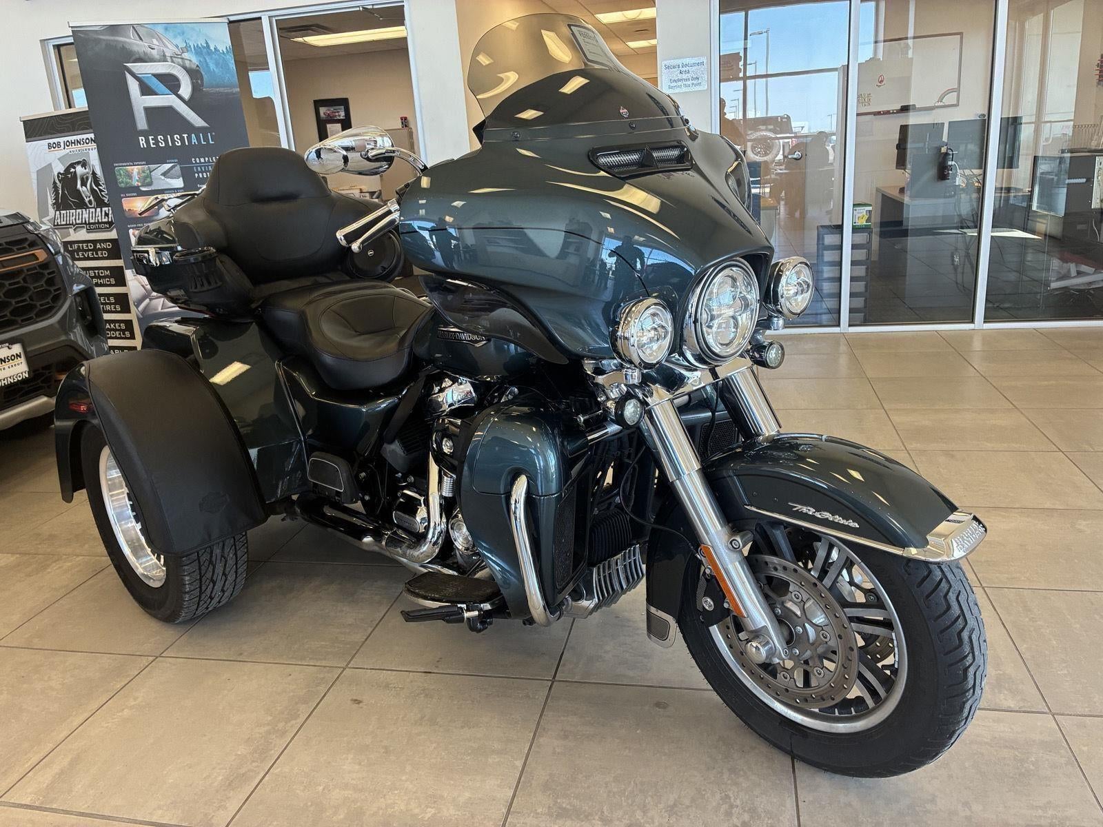 2020 HARLEY DAVIDSON tri glide Base