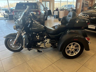 2020 HARLEY DAVIDSON tri glide Base