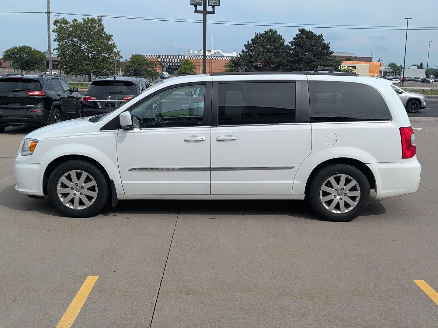 2016 Chrysler Town & Country Touring