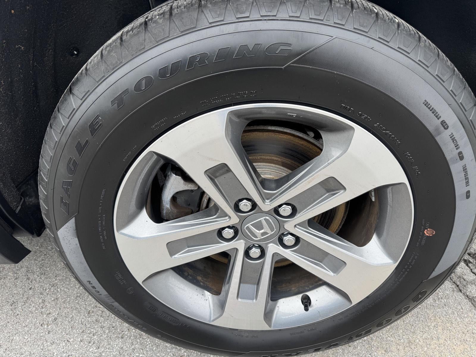 2023 Honda Pilot EX-L w/Rear Captain's Chairs