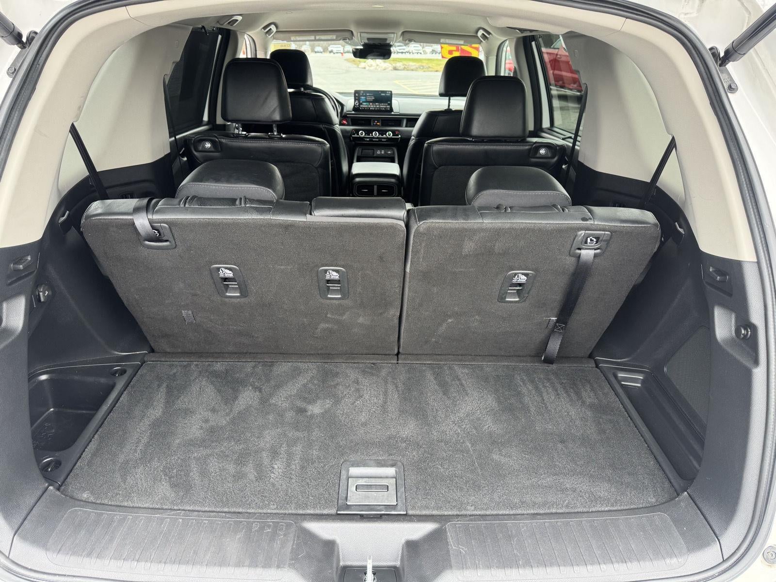 2023 Honda Pilot EX-L w/Rear Captain's Chairs