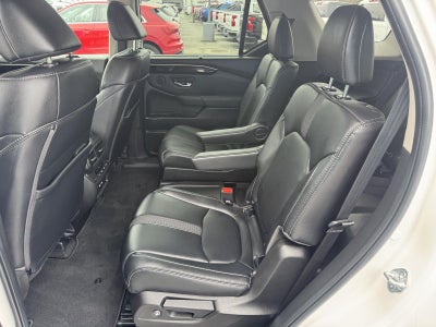 2023 Honda Pilot EX-L w/Rear Captain's Chairs