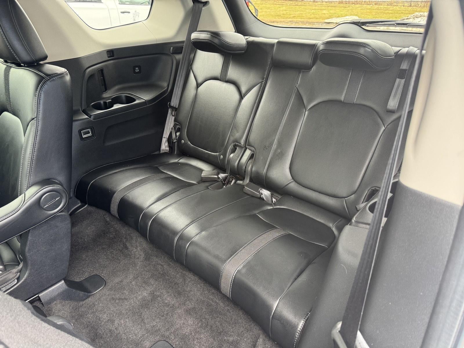 2023 Honda Pilot EX-L w/Rear Captain's Chairs