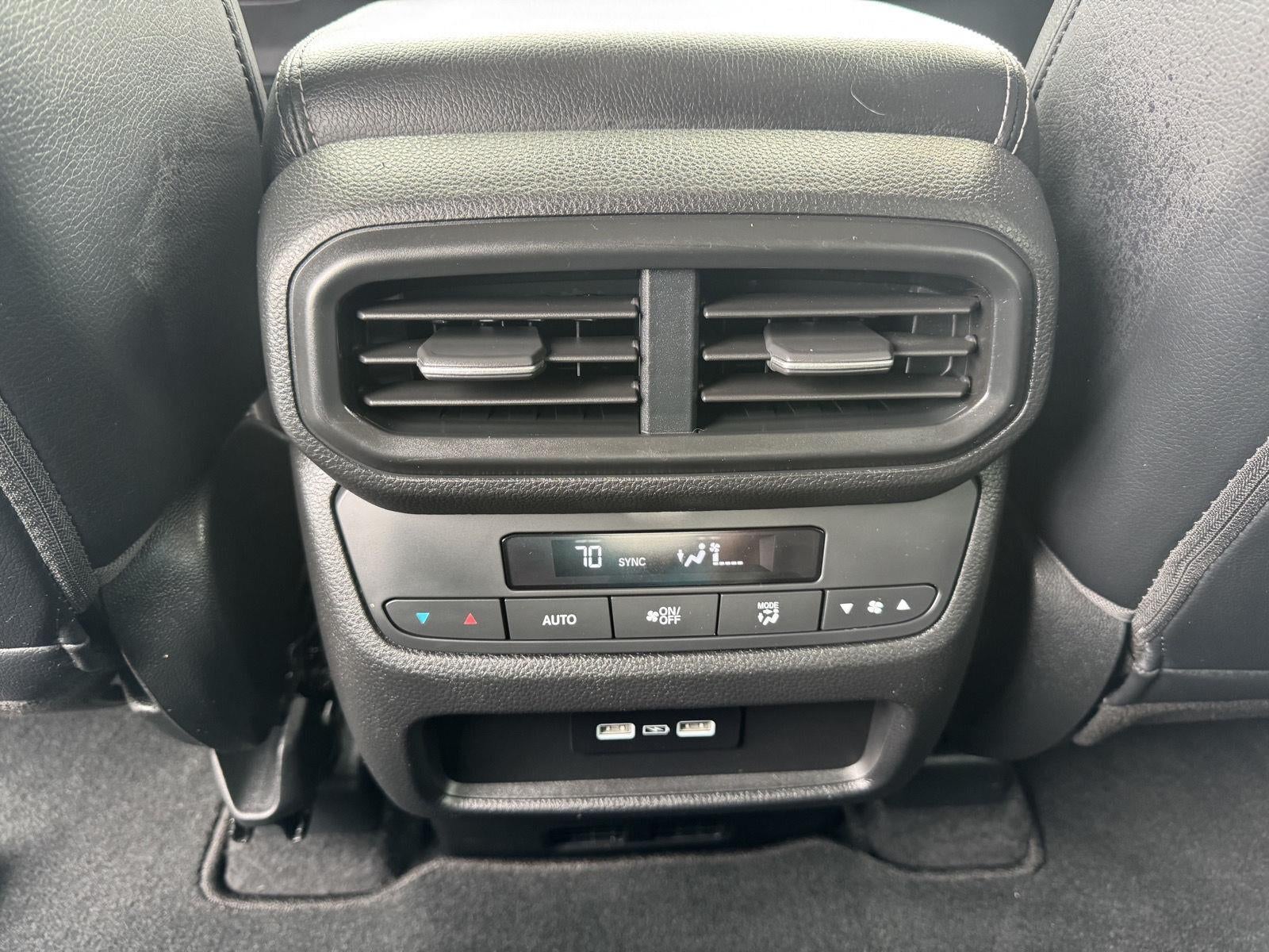 2023 Honda Pilot EX-L w/Rear Captain's Chairs