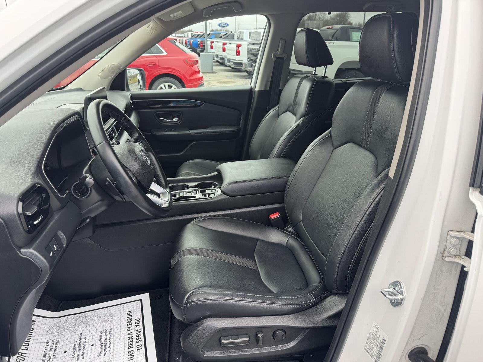 2023 Honda Pilot EX-L w/Rear Captain's Chairs
