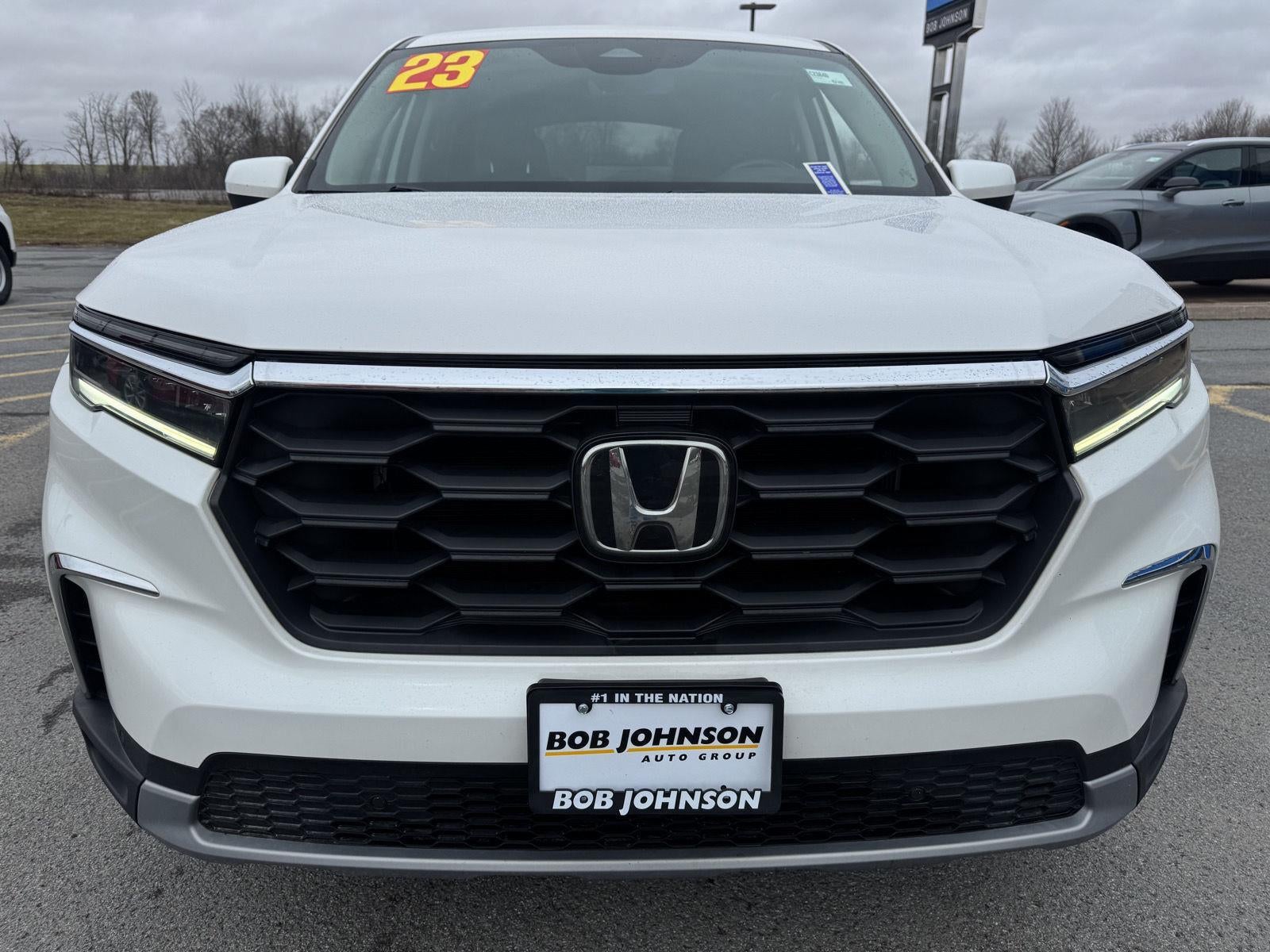 2023 Honda Pilot EX-L w/Rear Captain's Chairs