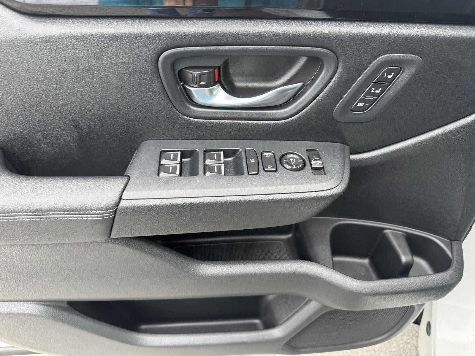 2023 Honda Pilot EX-L w/Rear Captain's Chairs