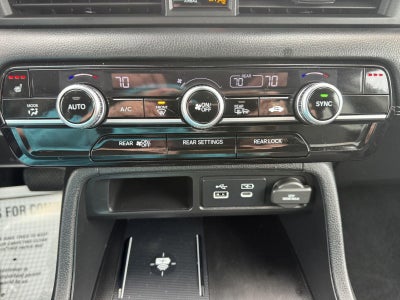 2023 Honda Pilot EX-L w/Rear Captain's Chairs