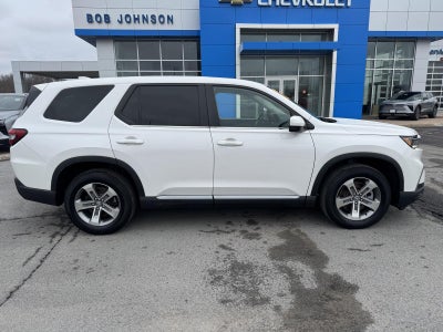 2023 Honda Pilot EX-L w/Rear Captain's Chairs