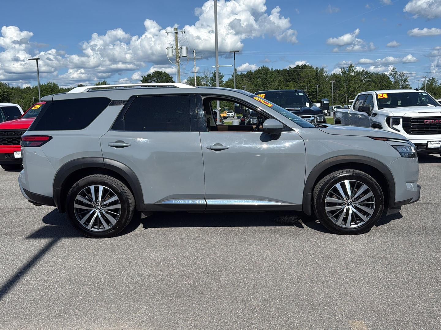 2022 Nissan Pathfinder Platinum
