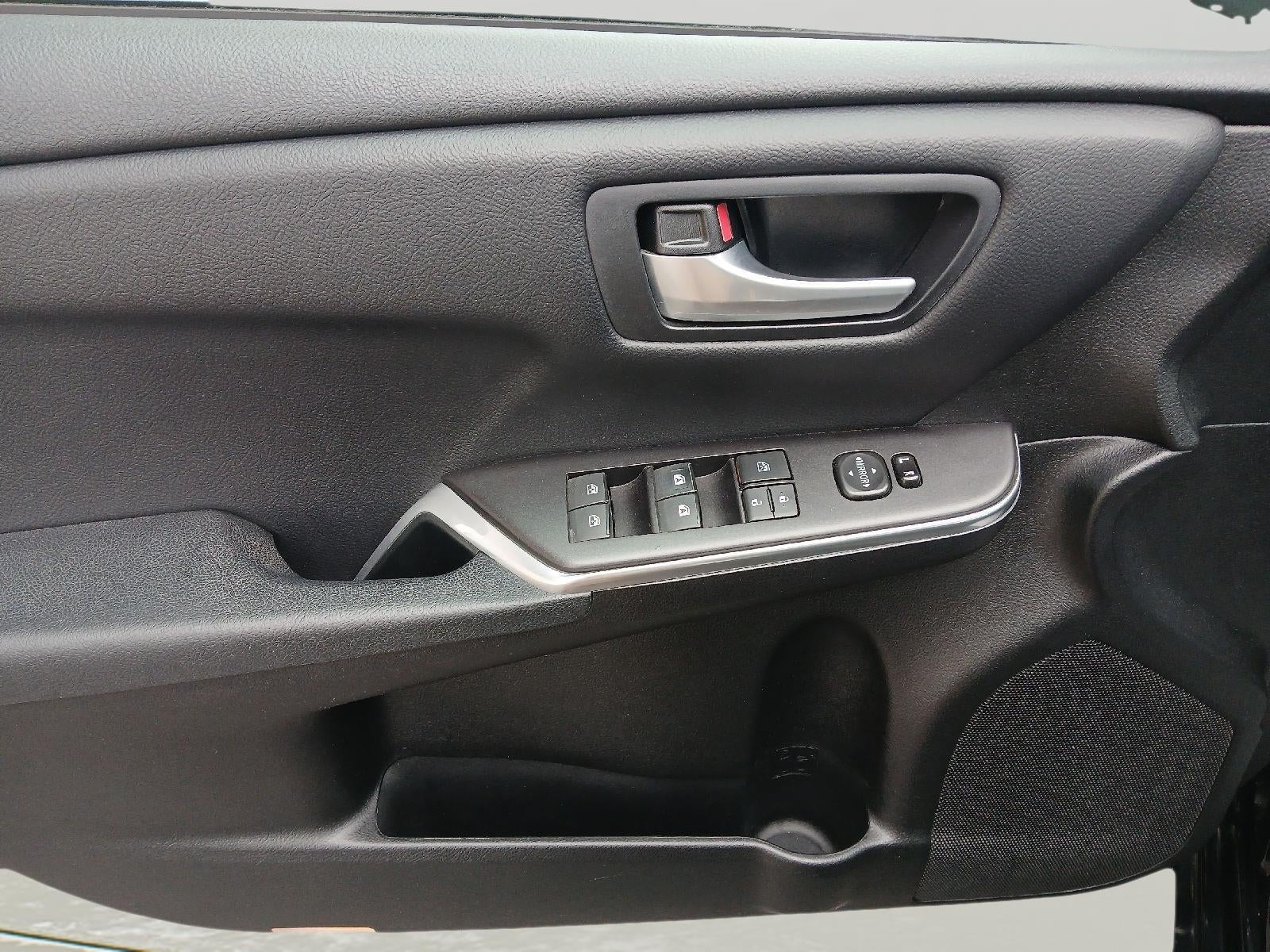 2017 Toyota CAMRY SE SEDAN