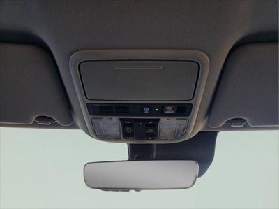 2022 Honda Pilot Touring w/Rear Captain's Chairs