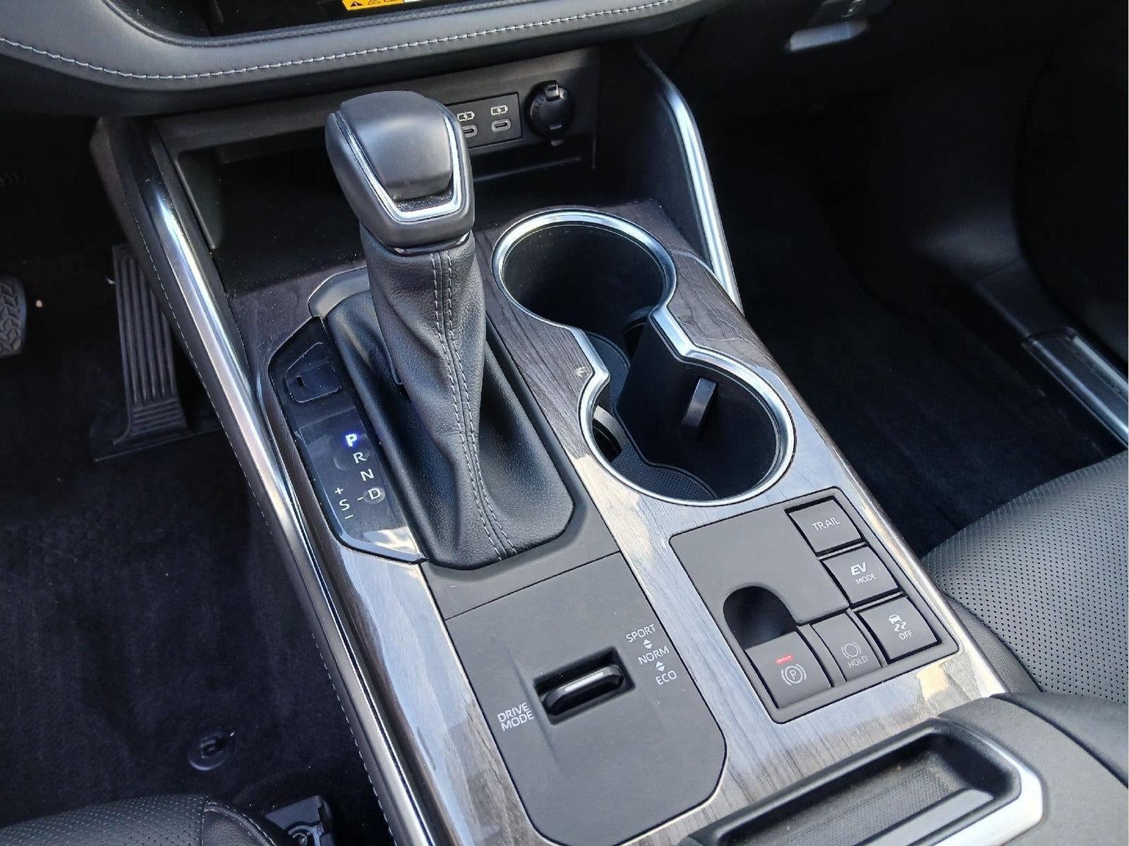 2023 Toyota Highlander Hybrid Platinum