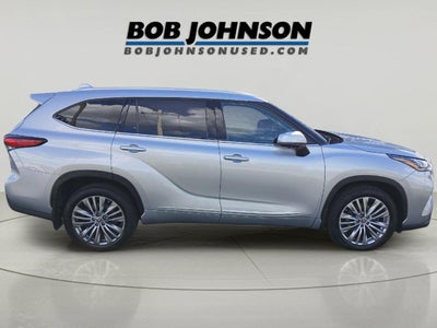 2023 Toyota Highlander Hybrid Platinum