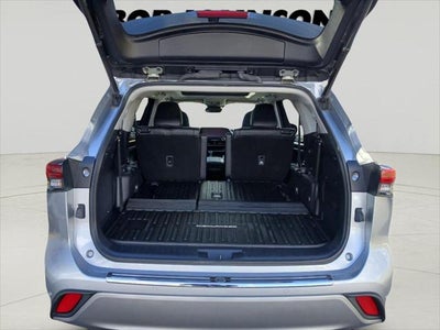 2023 Toyota Highlander Hybrid Platinum