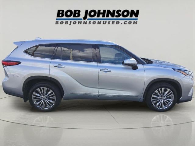 2023 Toyota Highlander Hybrid Platinum