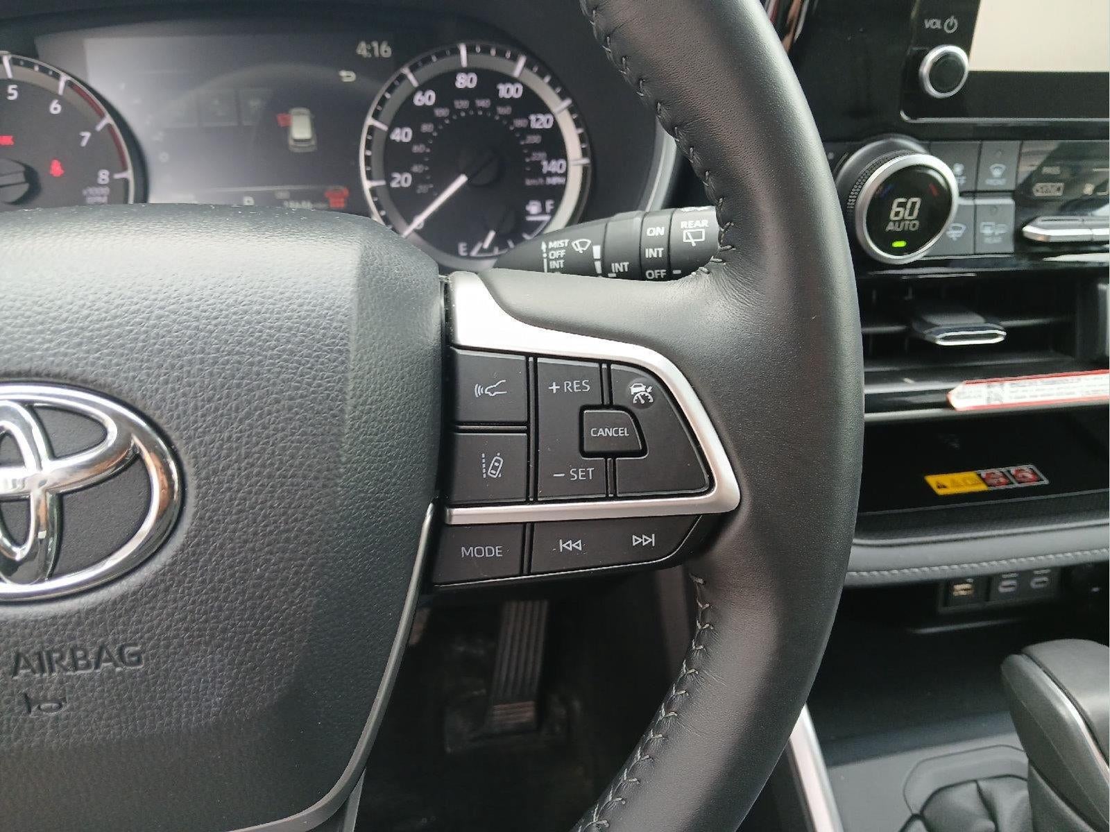 2025 Toyota Highlander XLE