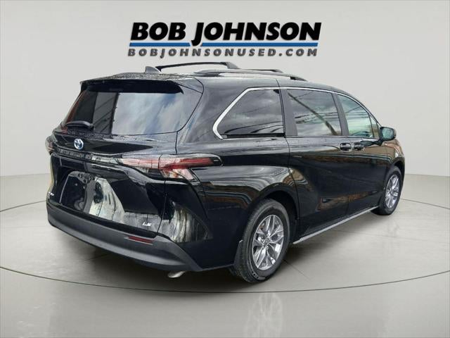 2025 Toyota SIENNA LE AWD LE 8-Passenger