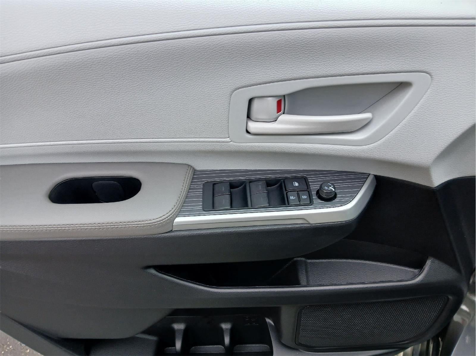 2025 Toyota Sienna LE 8-Passenger