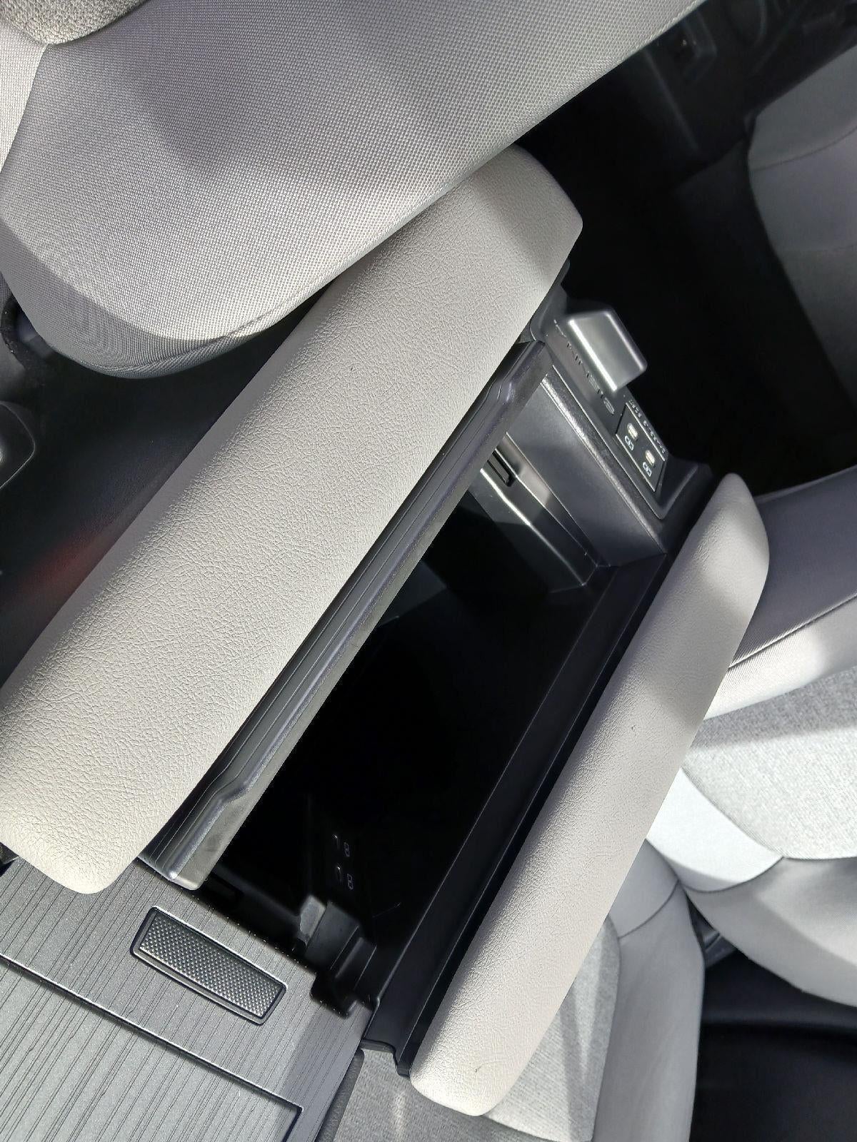 2025 Toyota Sienna LE 8-Passenger