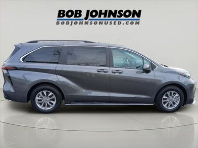2025 Toyota Sienna LE 8-Passenger