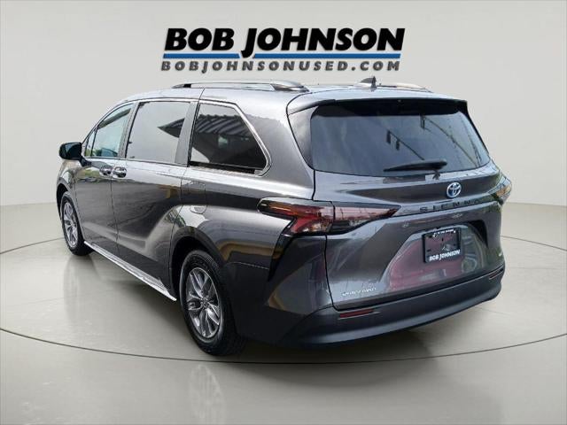 2025 Toyota Sienna LE 8-Passenger