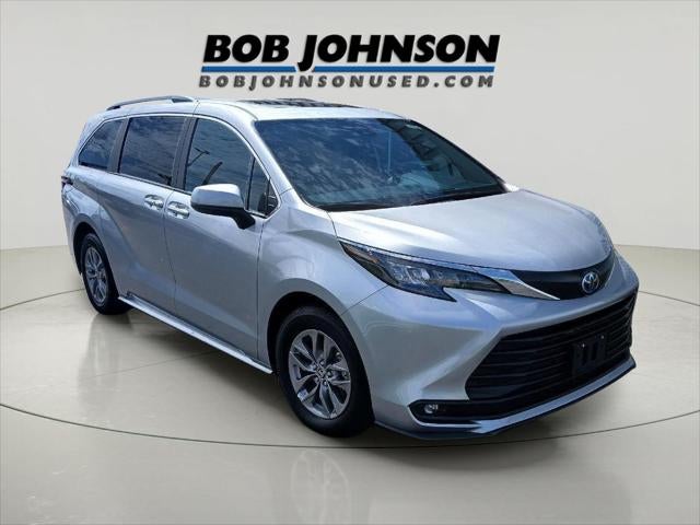 2025 Toyota Sienna XLE FWD 8-PASSENGER