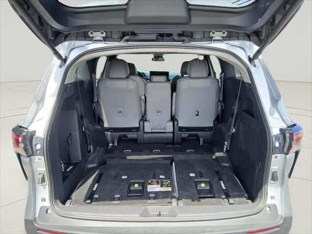 2025 Toyota Sienna XLE FWD 8-PASSENGER