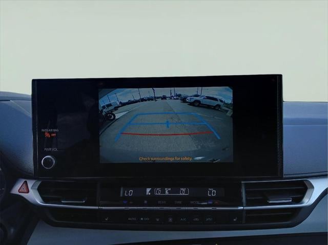 2025 Toyota Sienna XLE FWD 8-PASSENGER