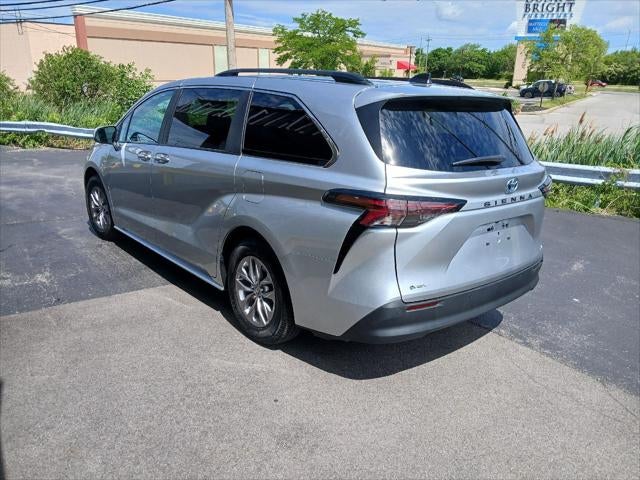 2025 Toyota Sienna XLE FWD 8-PASSENGER