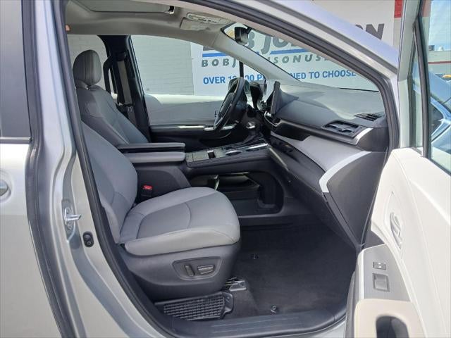 2025 Toyota Sienna XLE FWD 8-PASSENGER