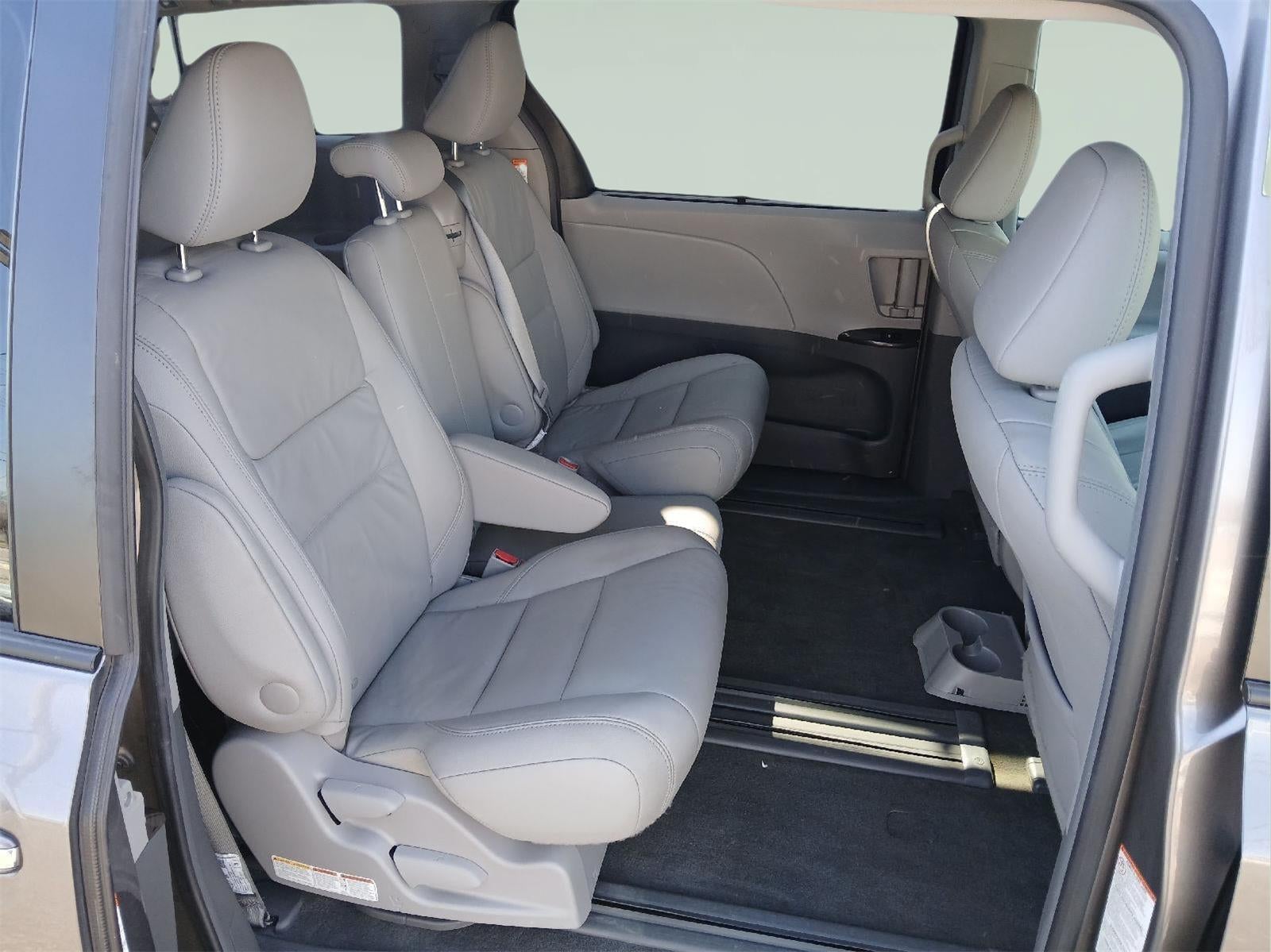 2017 Toyota SIENNA XLE 3.5L XLE 8-Passenger