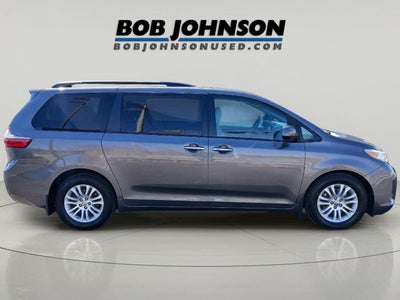 2017 Toyota SIENNA XLE 3.5L XLE 8-Passenger