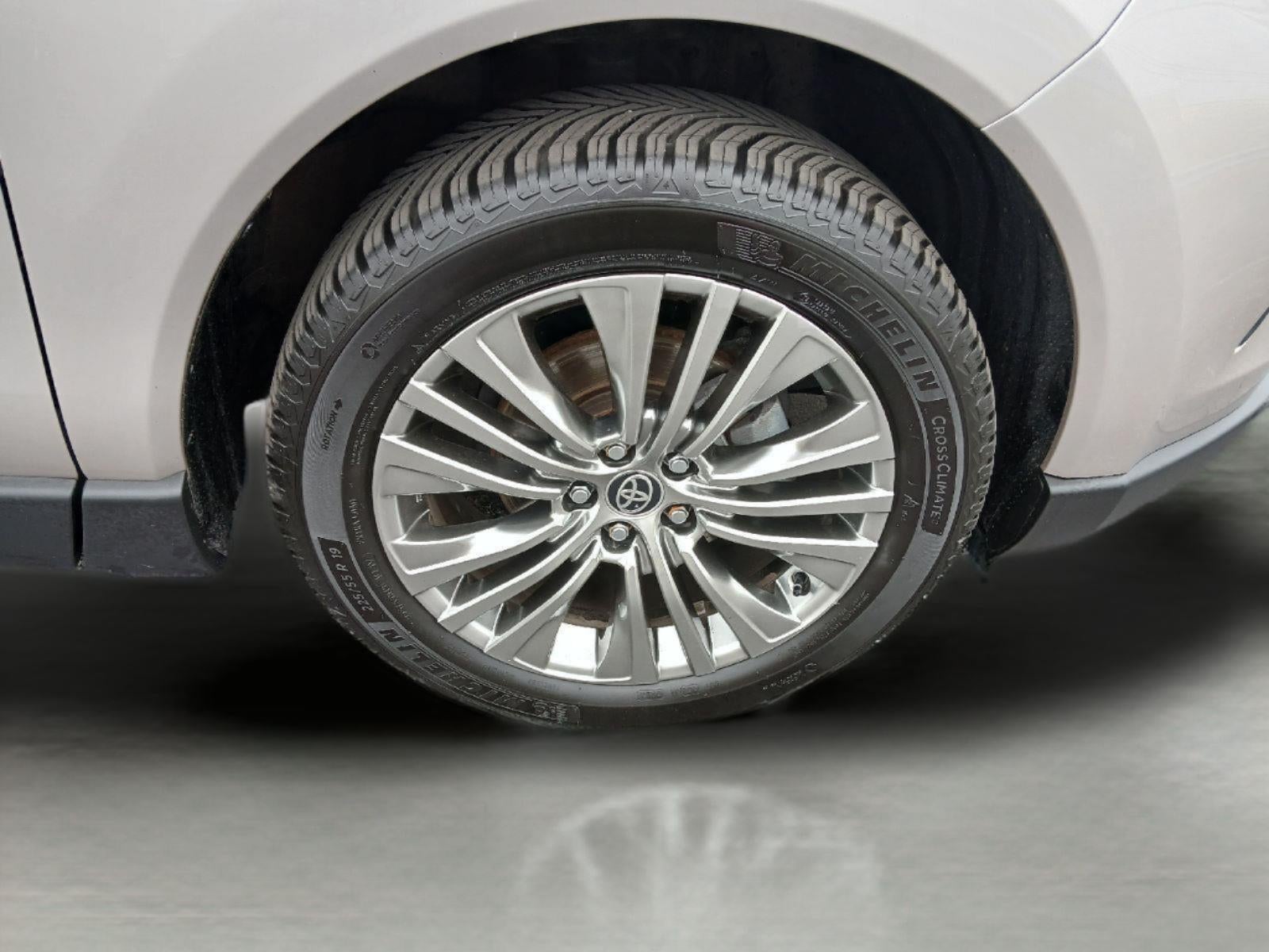 2023 Toyota Venza XLE