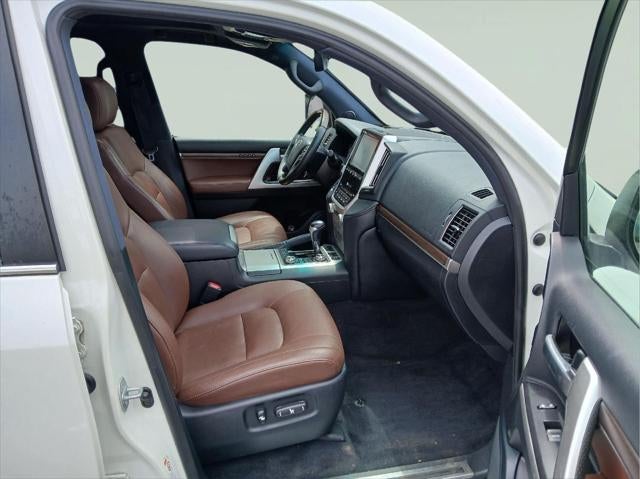 2016 Toyota Land Cruiser Base