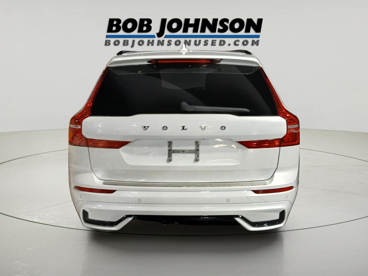 2023 Volvo XC60 Plus Dark Theme