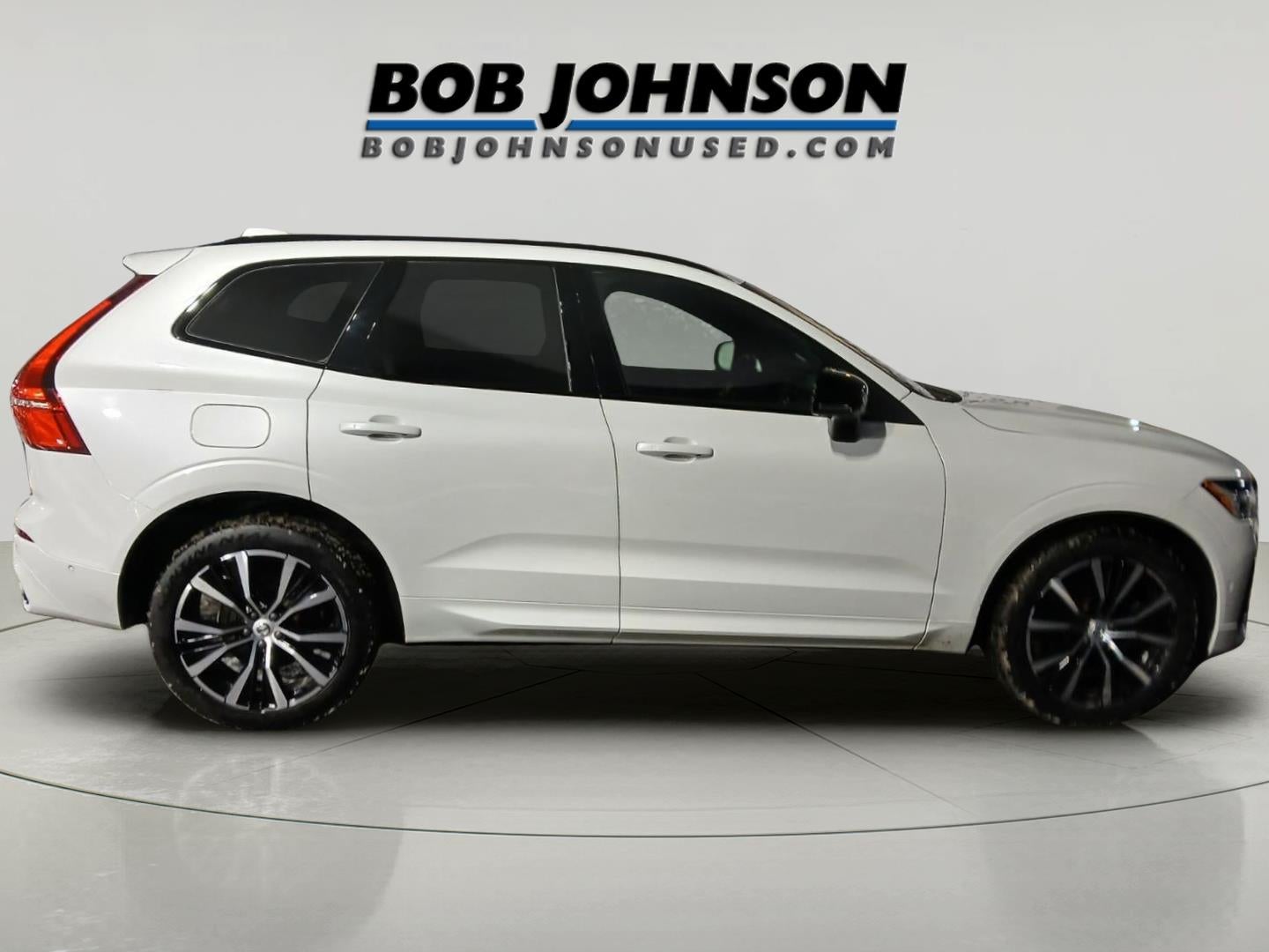 2023 Volvo XC60 Plus Dark Theme