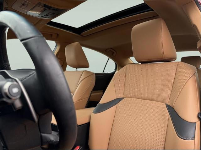 2023 Lexus ES 250 Base